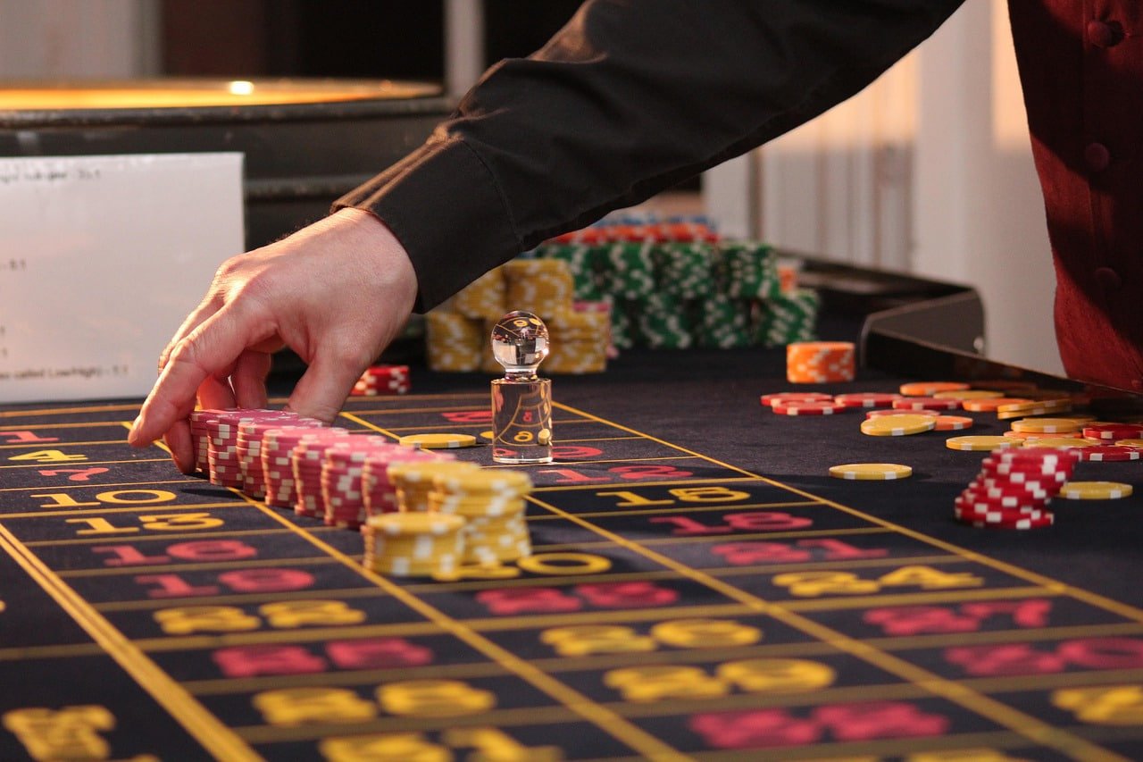 Người chơi xskeno tham gia bàn Baccarat Live Casino trên điện thoại di động
